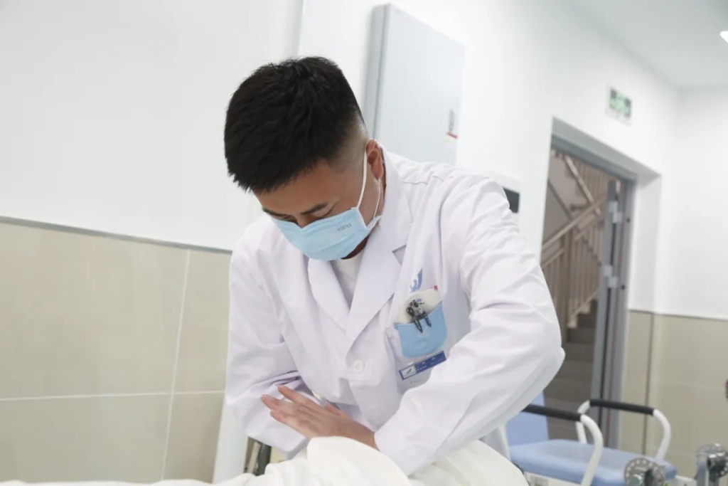 寒冬中的生命奇迹：罗先生如何从一氧化碳中毒的死亡边缘重回健康？  第3张