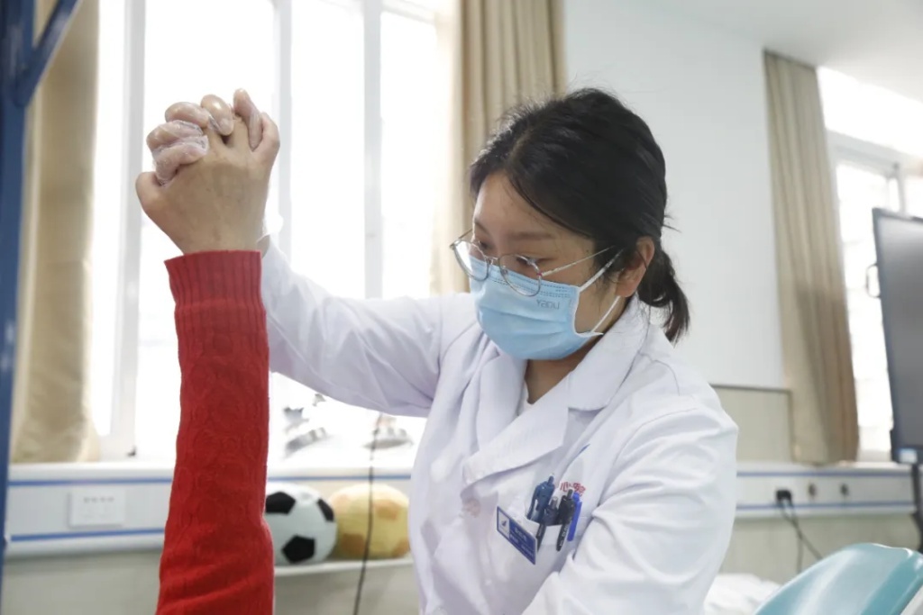 寒冬中的生命奇迹：罗先生如何从一氧化碳中毒的死亡边缘重回健康？  第5张