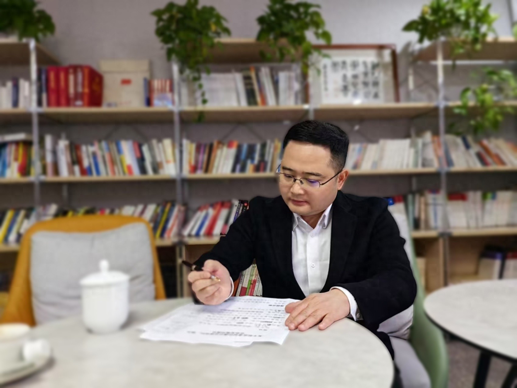 50本笔记本背后的创业秘密！胡勇如何从零打造木业帝国？