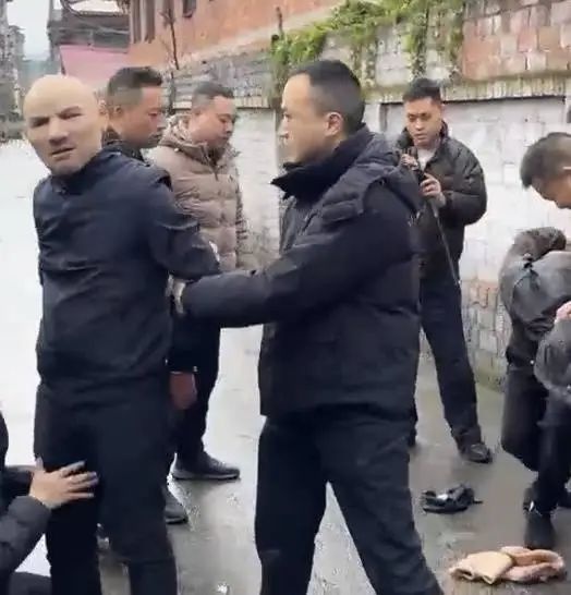 硅胶头套换脸盗窃？警方揭秘高科技犯罪背后的真相  第2张