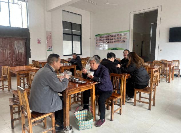 兰溪市民政局大赞灵洞乡居家养老服务中心！这里的老人生活有多幸福？  第1张