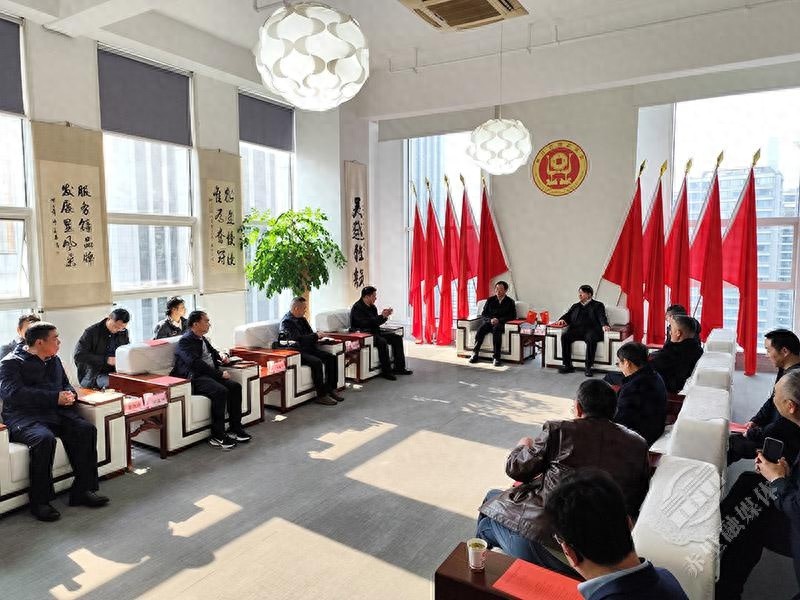 赤壁市委书记为何专程拜访浙江省湖北商会？背后隐藏着怎样的发展机遇  第1张