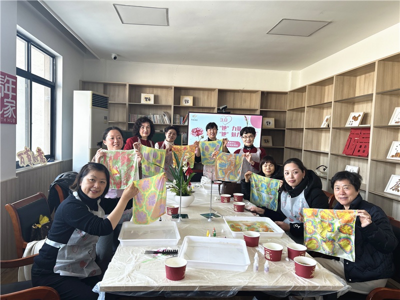 你知道如何用非遗水拓艺术定格‘她’魅力吗？一起来体验手工创作的乐趣吧  第2张