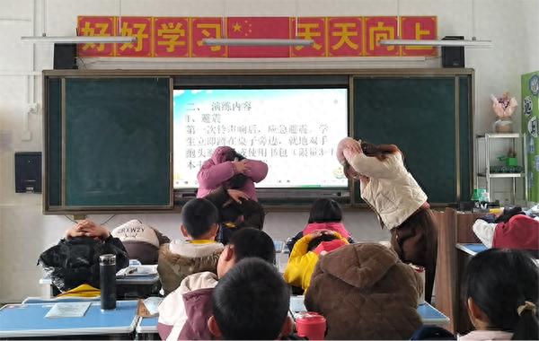 地震演练竟如此逼真！关市镇盘石完小的师生们是如何应对的？