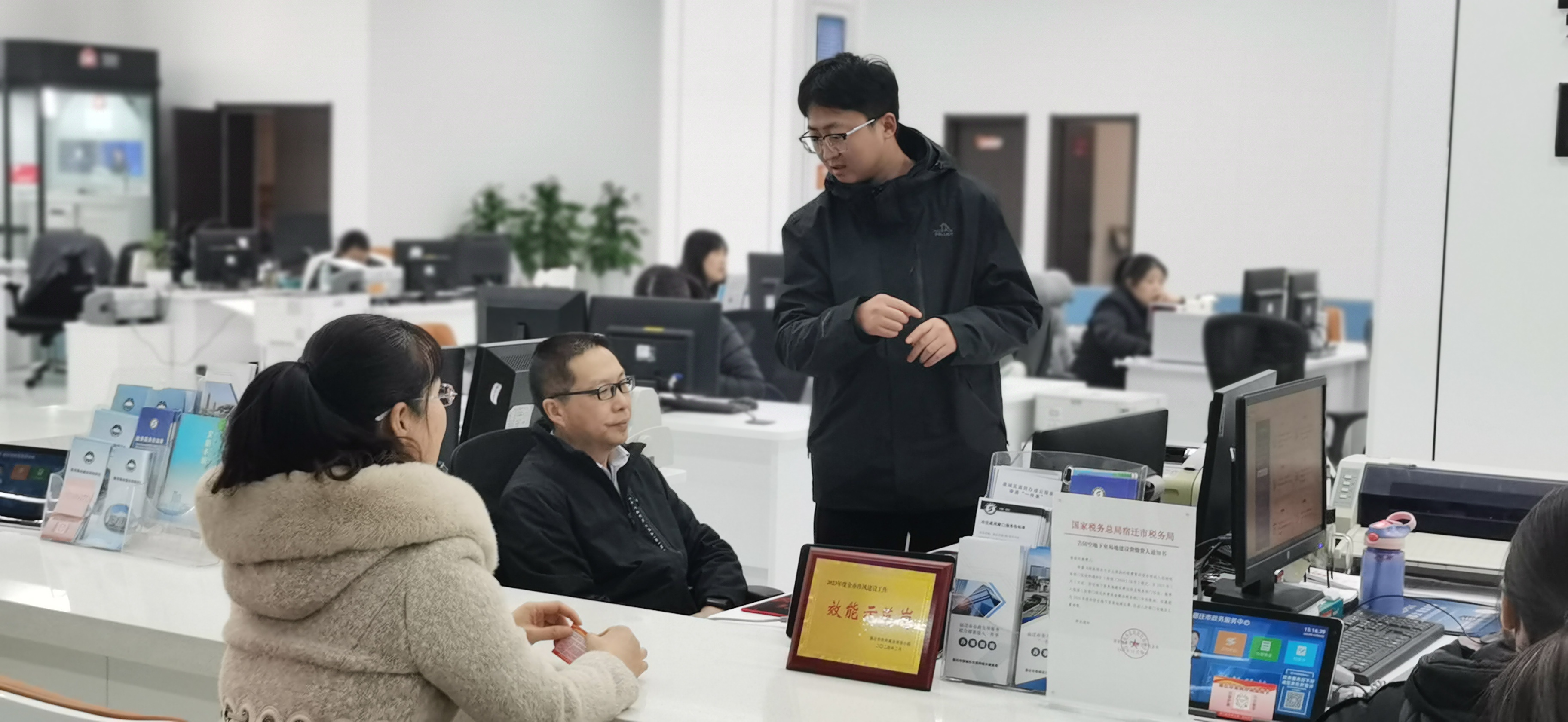 市住建局窗口如何让政务服务从‘能办’升级到‘快办、好办、暖心办’？