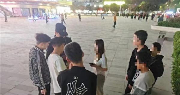6名初中生瞒家长游西安，身无分文露宿街头！民警暖心救助背后藏着怎样的故事？  第1张