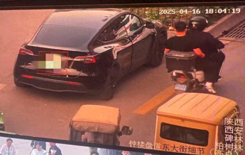 违停司机狡辩2分钟就被贴罚单？碑林交警的科技狠活让你无话可说