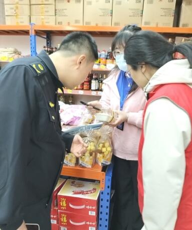 折扣超市竟卖变质蛋糕和三无卤蛋，你的食品安全谁来保障？