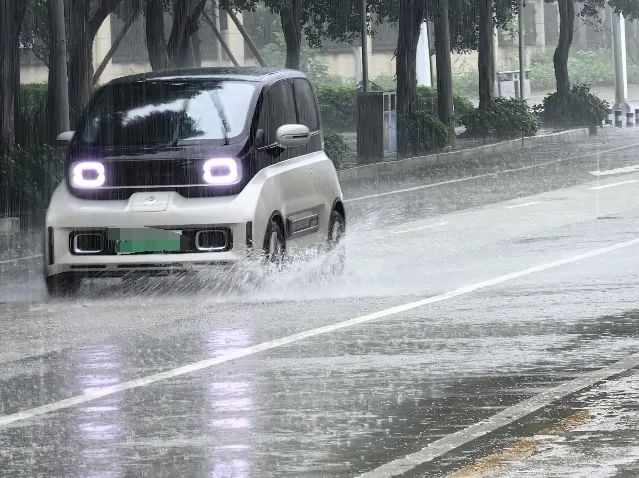 柳州高温34.8℃后暴雨将至！周末出行如何应对强对流天气？  第2张