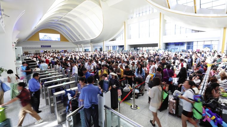 西双版纳泼水节引爆旅游热潮！中老铁路单日客流破3.8万创历史新高  第3张