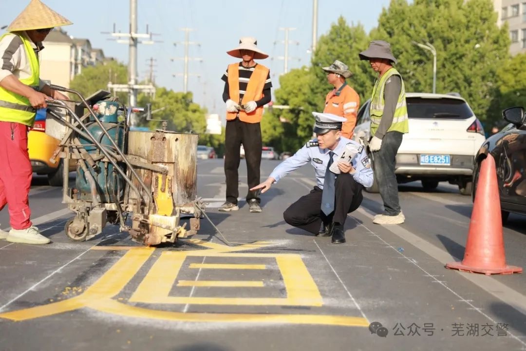 芜湖交警放大招!可借车道让通行效率飙升,你体验过了吗? 第5张 芜湖交警放大招!可借车道让通行效率飙升,你体验过了吗? 第5张
