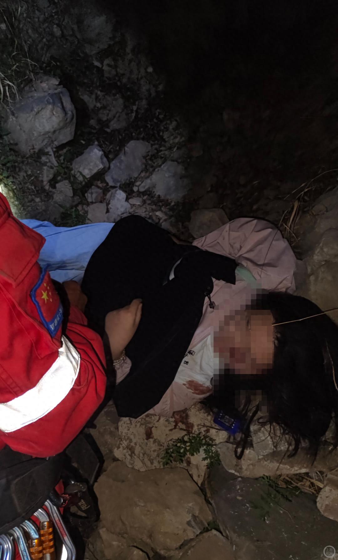 11名大学生深夜迷路坠崖！救援队10小时生死营救，他们经历了什么？