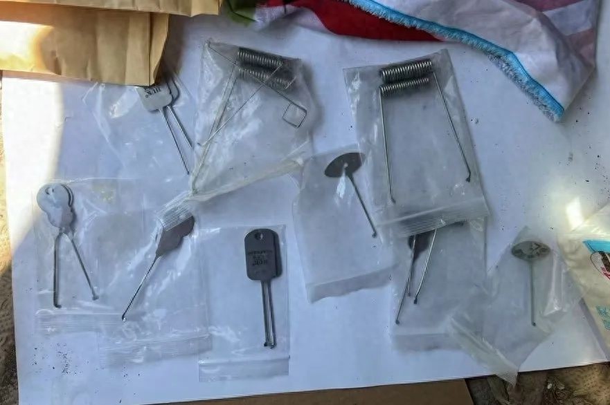 办公室现金神秘消失！门窗完好无损，究竟是谁在暗中作案？