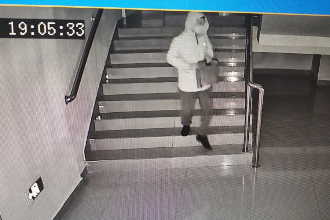 办公室现金神秘消失！门窗完好无损，究竟是谁在暗中作案？  第3张