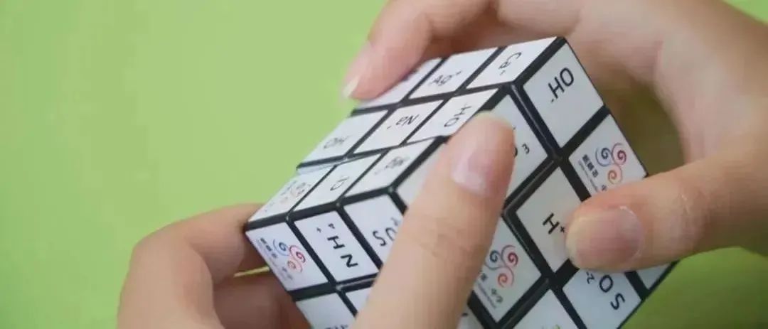 化学课变麻将桌？深圳校长发明化学麻将，学生边玩边学还能赢  第3张