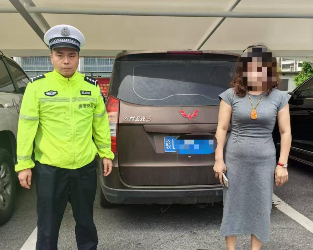 核载7人的面包车竟塞进10名学生，这些孩子的安全谁来保障？  第3张
