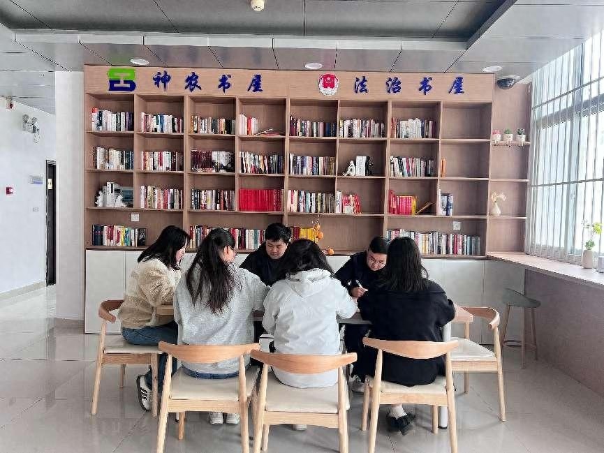 青年干警如何通过读书分享+专题研讨提升法治素养？这场活动告诉你答案