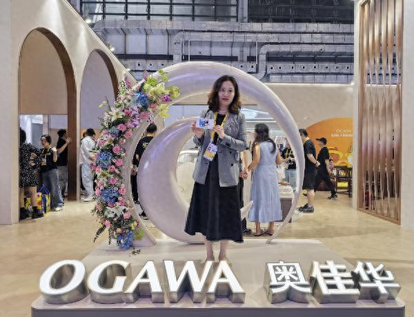 奥佳华5D智能按摩椅震撼来袭！它能比专业按摩师更懂你的身体吗？