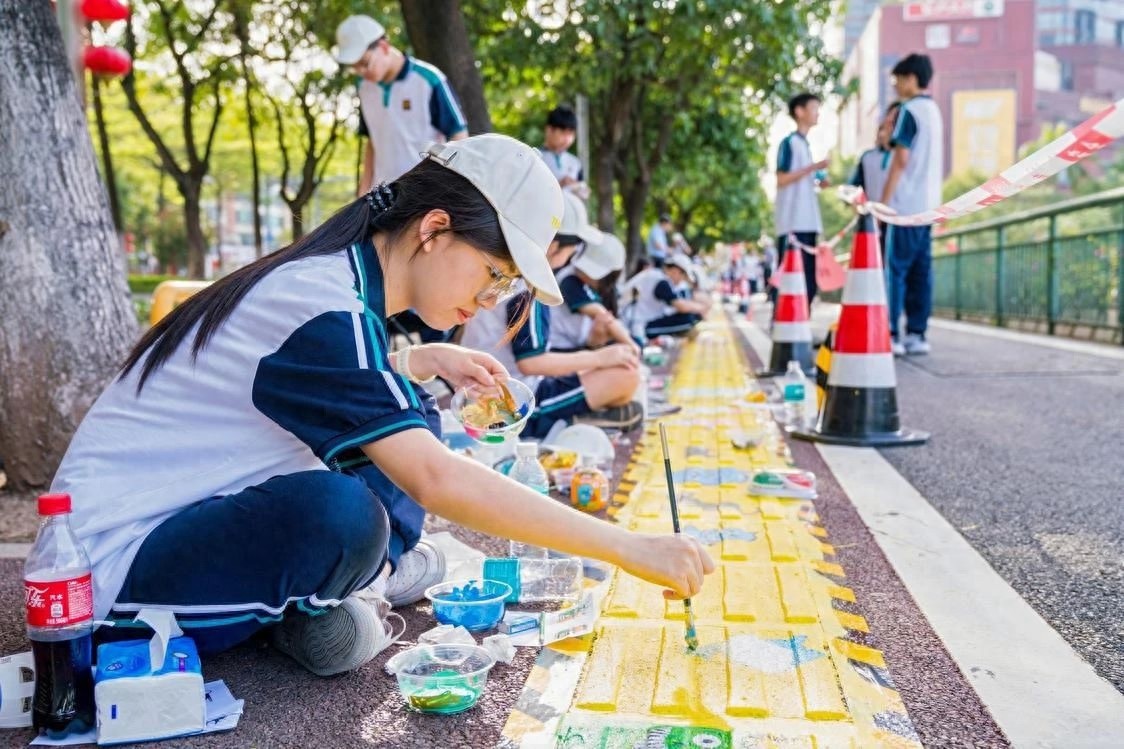 当盲道变成彩虹道！8500万残障人士的无障碍梦想何时能实现？