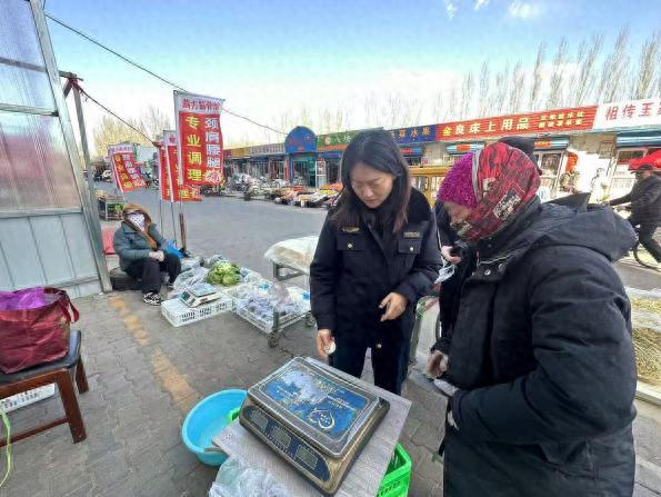 鞍山道市场突袭检查！你的秤准吗？误差超5克将严惩