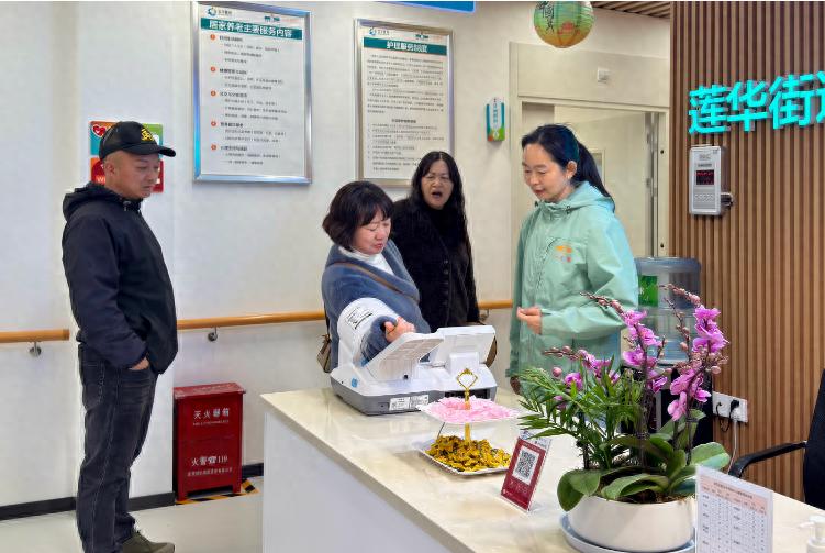 77岁老人直呼太幸福！家门口的养老服务中心竟能提供这些服务？