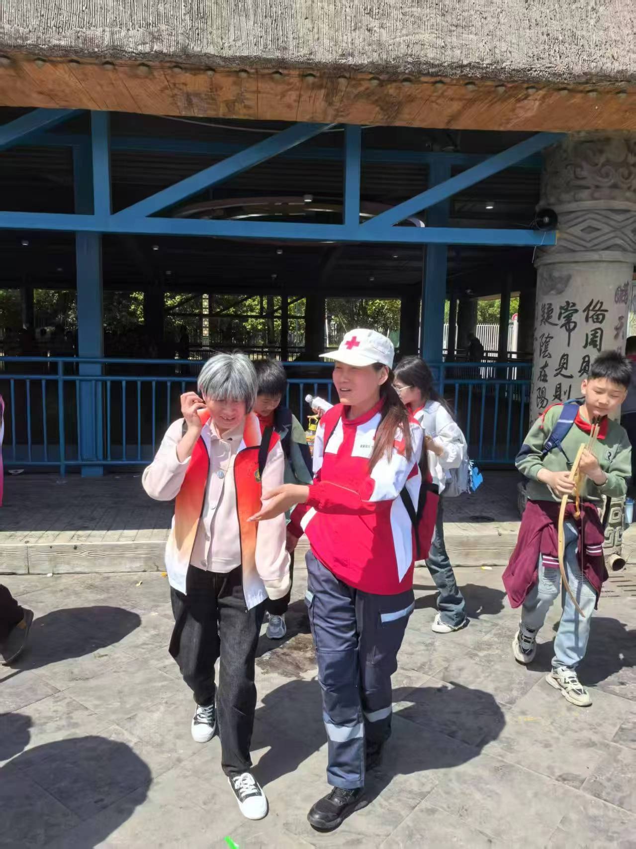30名残疾人春日畅游淹城乐园，你可知他们脸上的笑容有多灿烂？  第3张