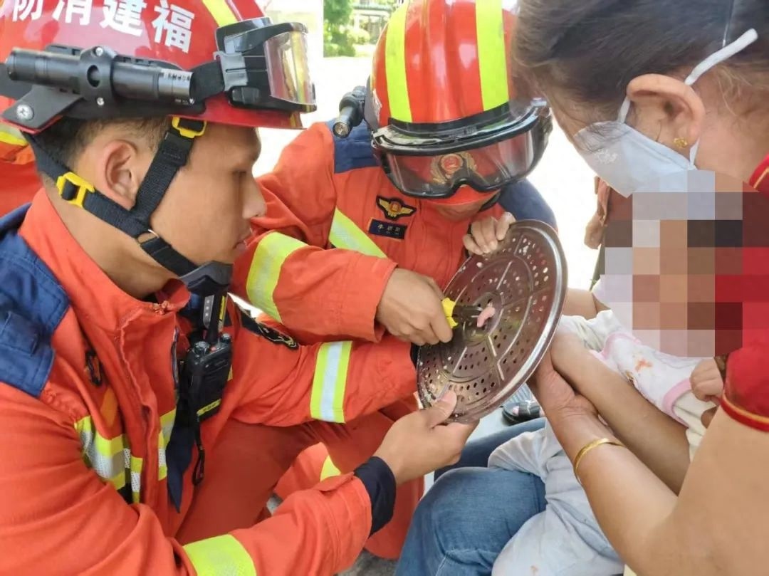 厦门一天内两起儿童被卡事故！家长们还不赶紧警惕起来？