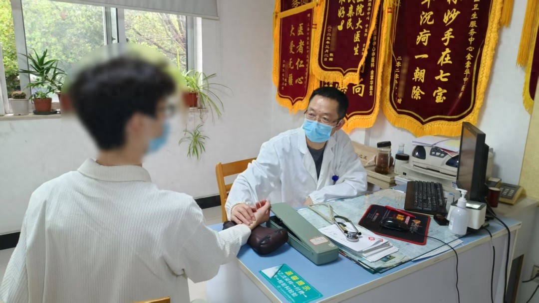 一周获两面锦旗！超80面锦旗见证！金医生是如何妙手回春的？
