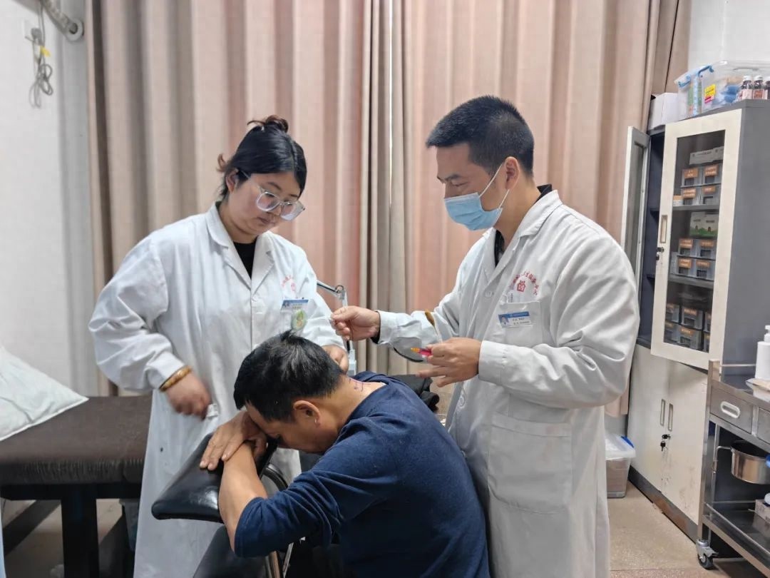 碧江区灯塔社区卫生服务中心成温暖灯塔？小针刀治疗显奇效  第1张