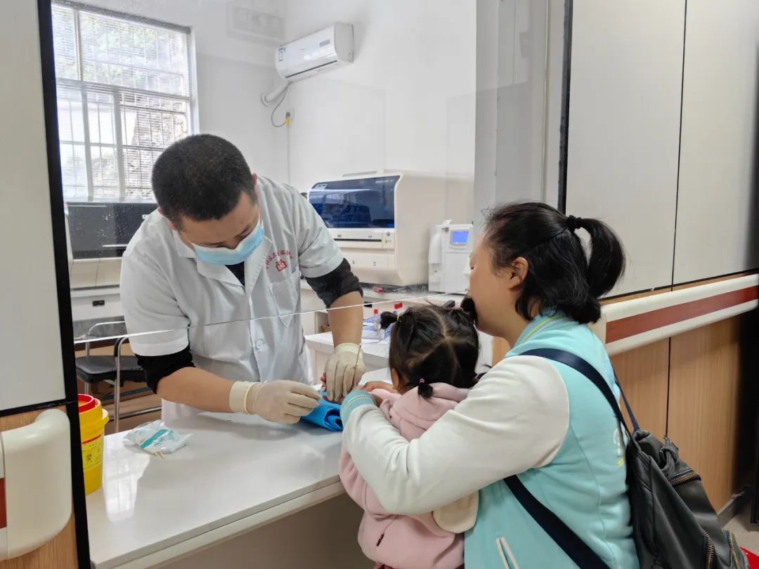 碧江区灯塔社区卫生服务中心成温暖灯塔？小针刀治疗显奇效  第4张