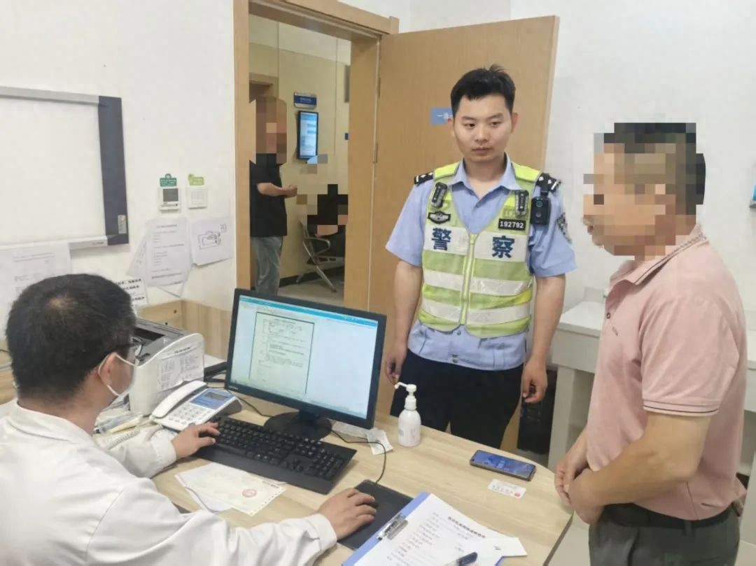 突发肾结石！驾驶人高速求助，交警火速护送就医，咋做到的？