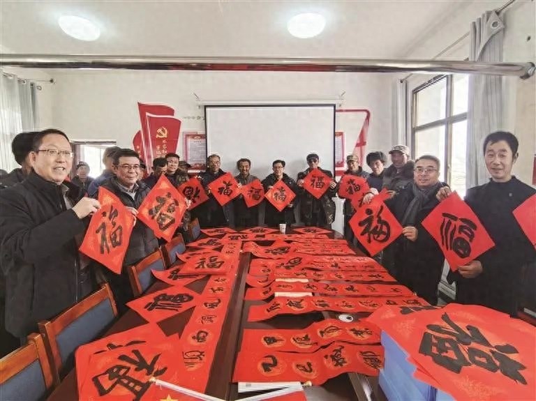 春节送暖，兰州日报社如何用200副春联温暖黄蒿湾村？
