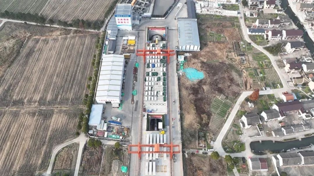 汾湖隧道掘进过半，地下34米的秘密你了解多少？探秘时光隧道般的施工现场