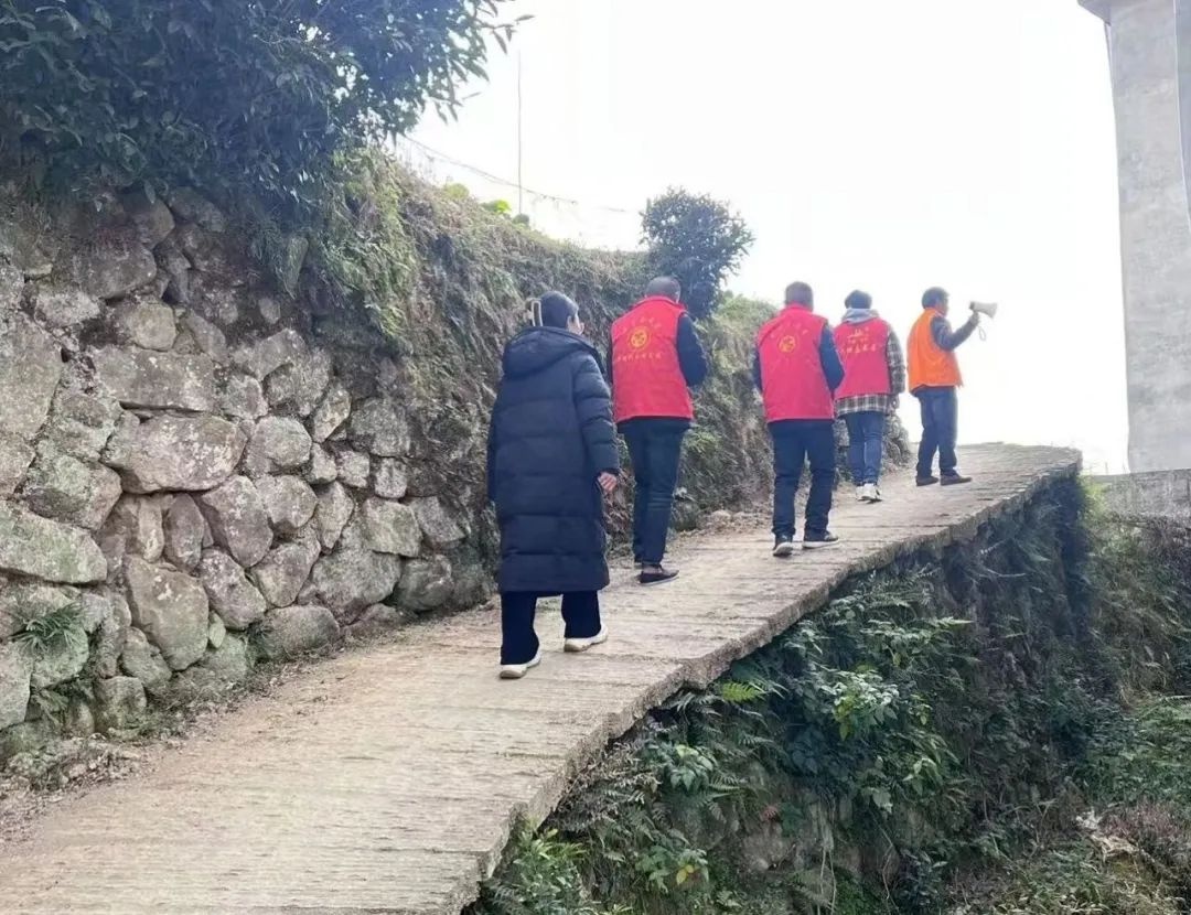 森林火险橙色预警！平溪镇如何确保火源不进山、山有人看？  第1张