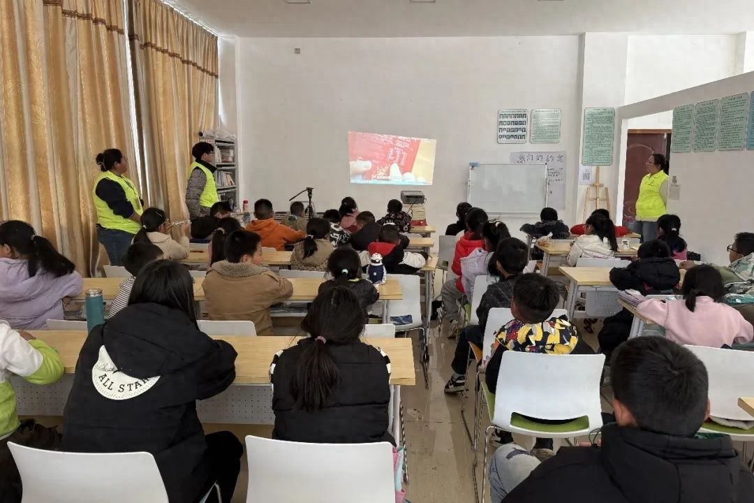 龙陵县2025寒假爱心托管班开班啦！180名孩子的寒假生活将如何丰富多彩？