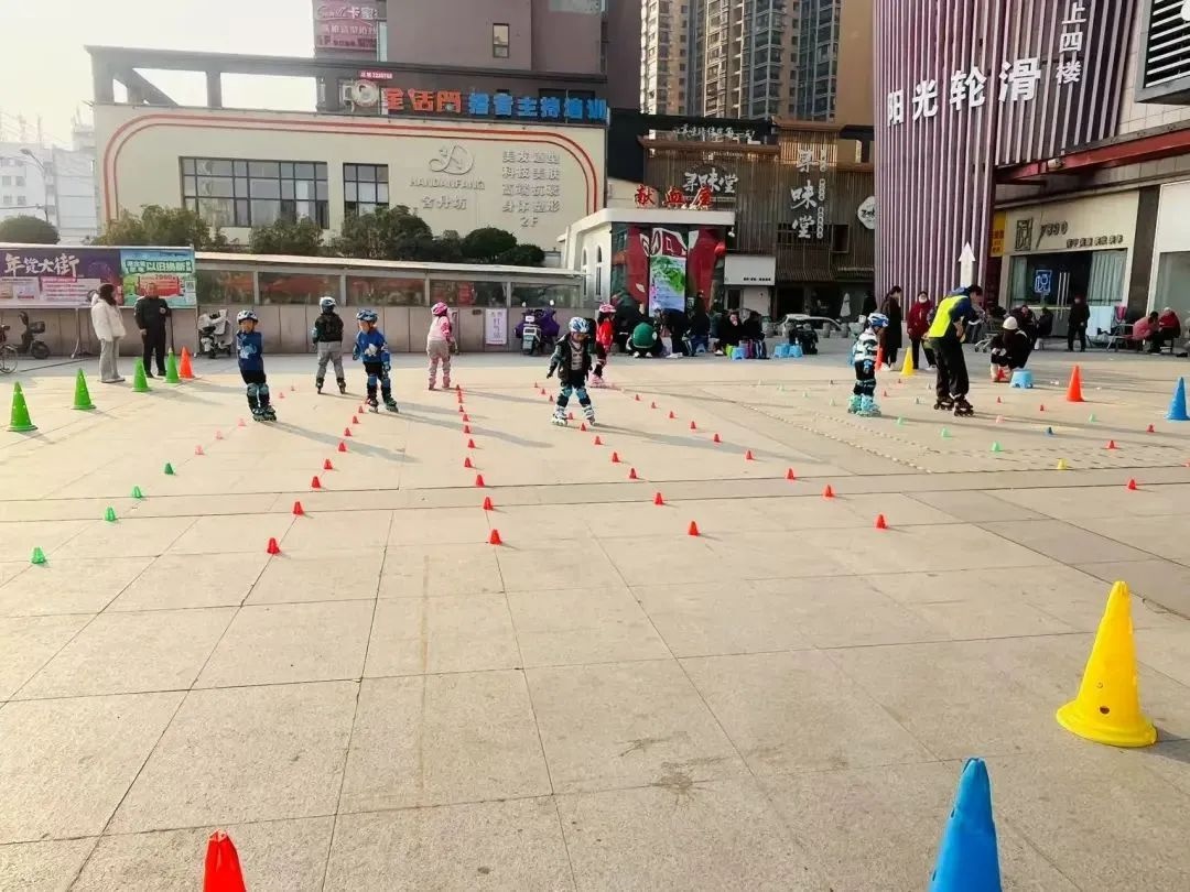 西城街道新春购物狂欢节，轮滑比赛与书法春联齐飞，你准备好了吗？  第4张