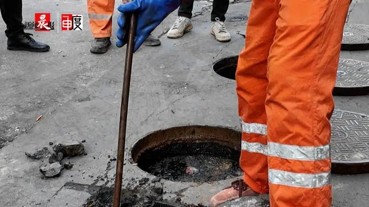 污水井变粪水井！周东路商铺门口为何频频冒粪水？市民苦不堪言  第4张