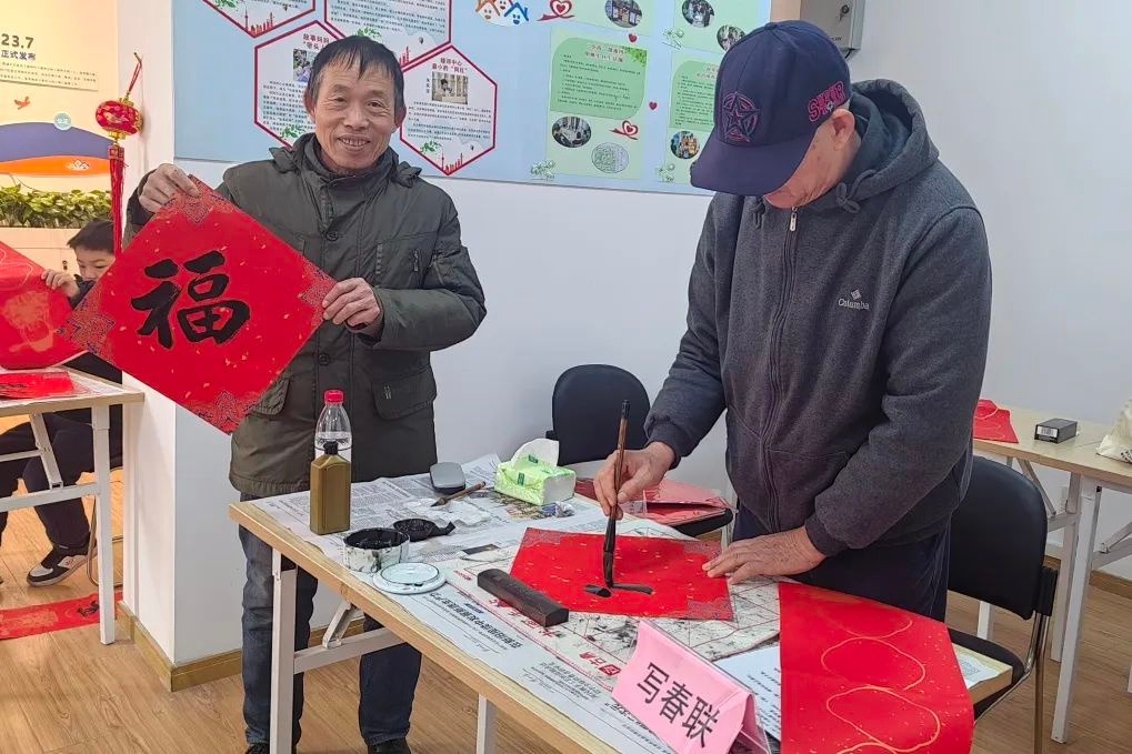 春节将至，尚景园居民区如何用春联和福字点亮新年？快来感受这份浓浓的年味  第2张