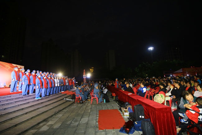 儋州年货集市开市首日，煎饼果子老板为何忙得不可开交？1000份煎饼果子1小时售罄  第3张