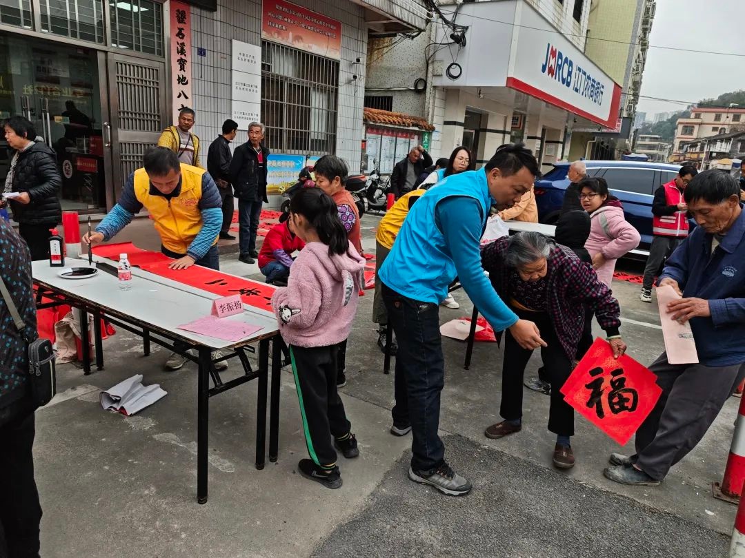 棠下镇总工会8场送春联活动，为何让职工群众如此热情高涨？  第1张