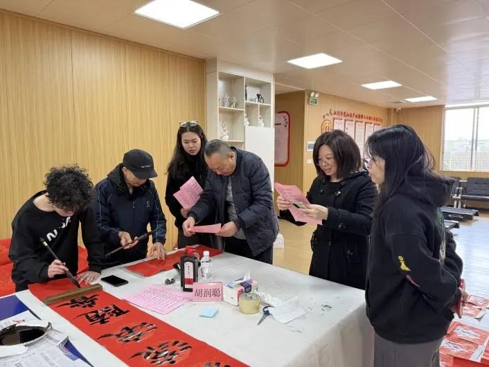 棠下镇总工会8场送春联活动，为何让职工群众如此热情高涨？  第2张