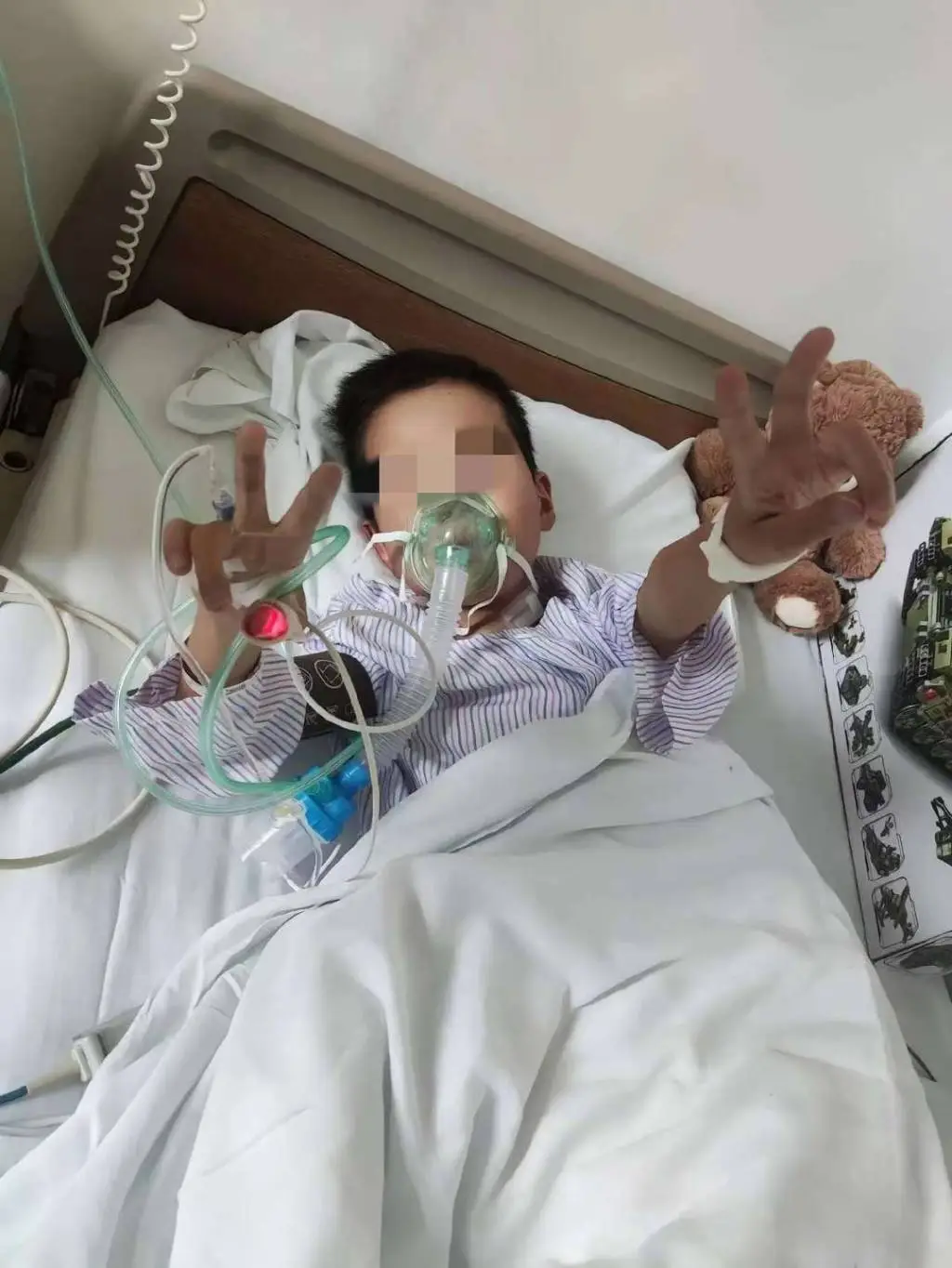 重庆单身母亲直播卖烧烤，一天收到30万捐款！她的故事为何感动全国？