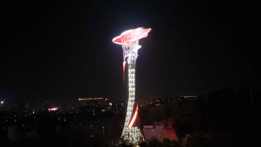 流云阁夜景惊艳全城！70.38米高空俯瞰信宜，你见过这样的美景吗？  第2张