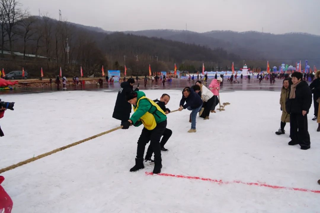丹东冰雪嘉年华震撼开启！2000人齐聚金山湖，你准备好迎接这场冰雪狂欢了吗？