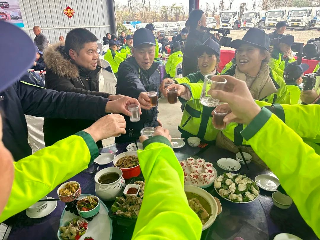 12年坚守，他们用汗水换来城市的洁净！你愿意为他们点赞吗？