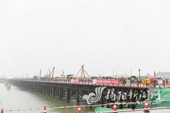 大南海石化工业区如何通过跨龙江河大桥推动产业腾飞？  第1张