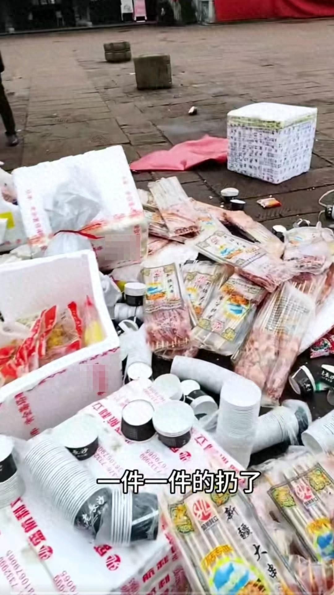 四川泸州尧坝驿景区食材丢弃事件：食品安全隐患大曝光，你敢吃吗？  第1张