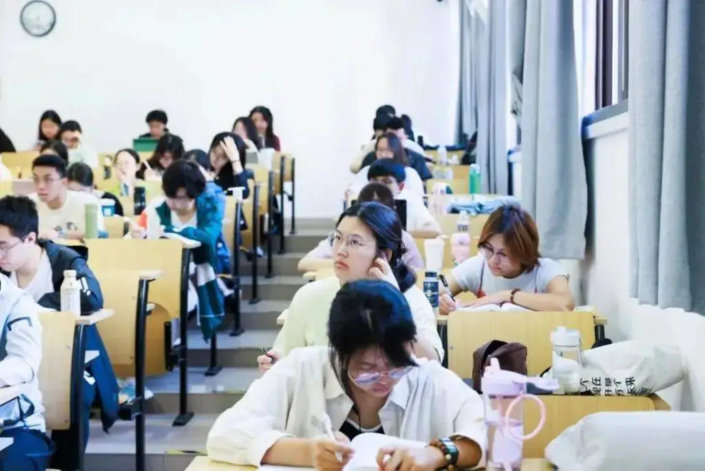 张文宏教授新课程为何如此受欢迎？揭秘医学教育的革新之路  第4张