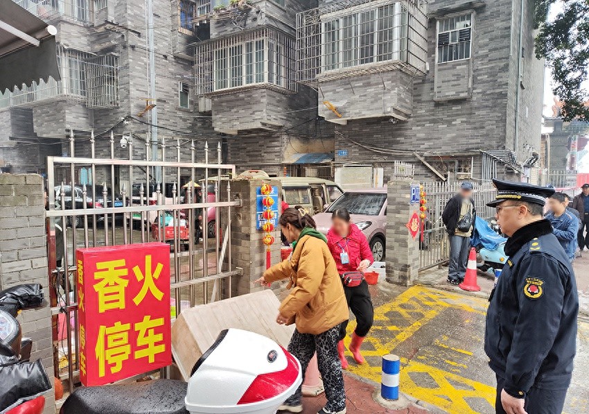2025年元宵节柳州龙王出游，执法队员如何保障活动顺利进行？