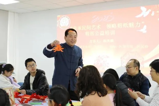 想知道如何剪出栩栩如生的小兔子吗？宝坻区剪纸公益培训等你来参与  第2张